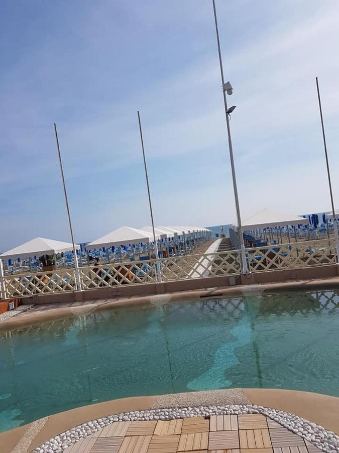 Brezza Marina Marina Di Carrara Exterior foto